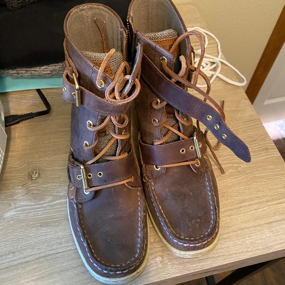 Boot - Picture 2 of 3